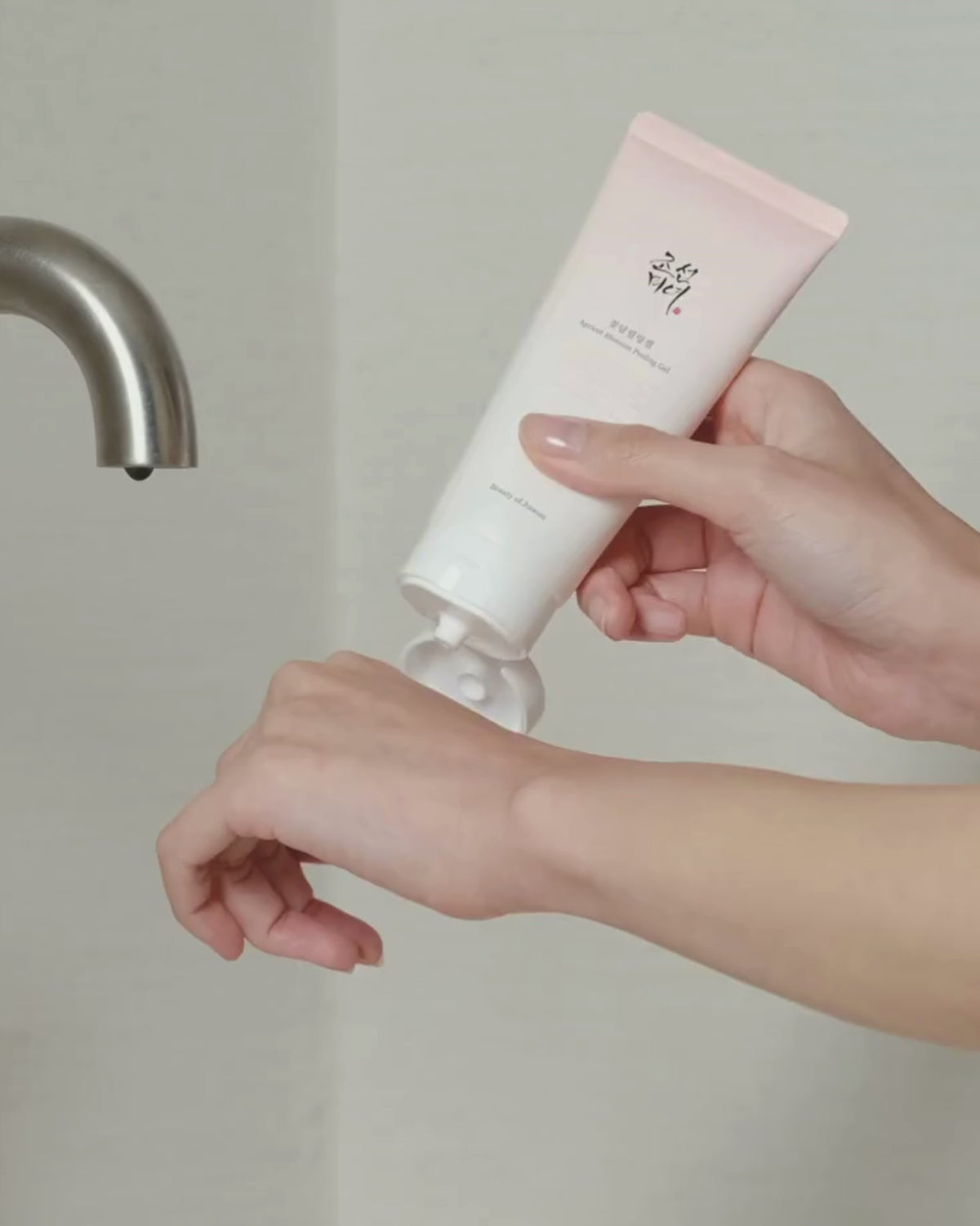 How to use Apricot Blossom Peeling Gel
